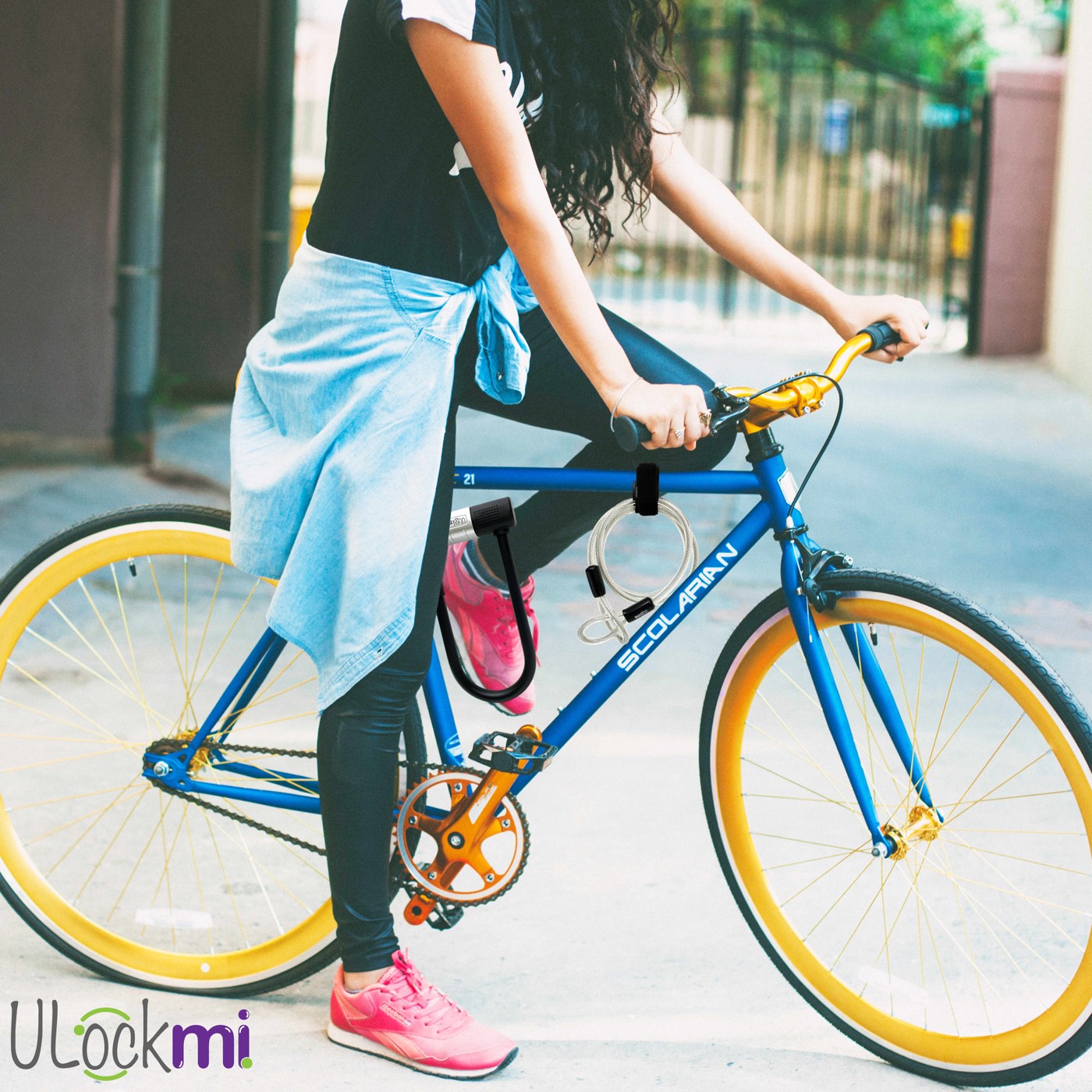 ULOCKMI TWOFOLD carried on a city bicycle